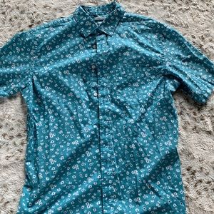 Short sleeve button down